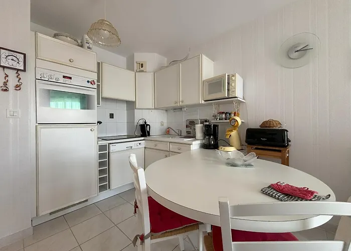 Calme Avec Piscine A La Chaume - Fr-1-197-154